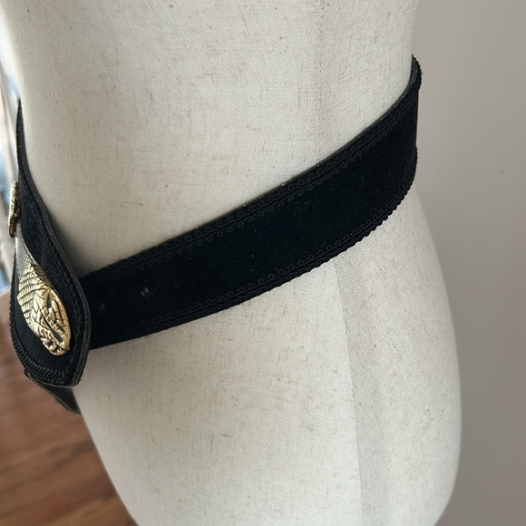 Black and Gold Snake Belt - Picture 4 of 6